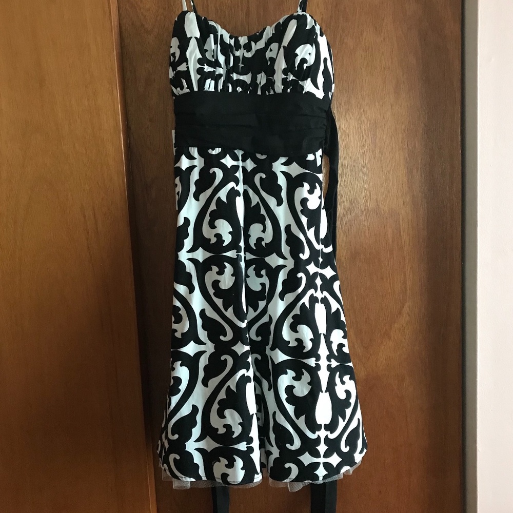 Spring summer dress black and white damask print  size 5/6